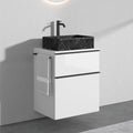 Anwendungsbeispiel: Vario Unterschrank 60 cm · Weiß glänzend · Metallgriff Schwarz matt. Waschbecken, Armatur und Dekoration sind nicht enthalten.